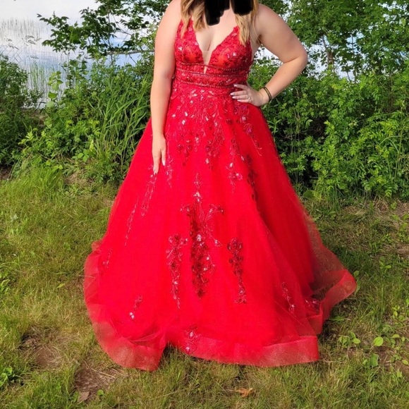 Beautiful prom dress - Picture 2 of 5